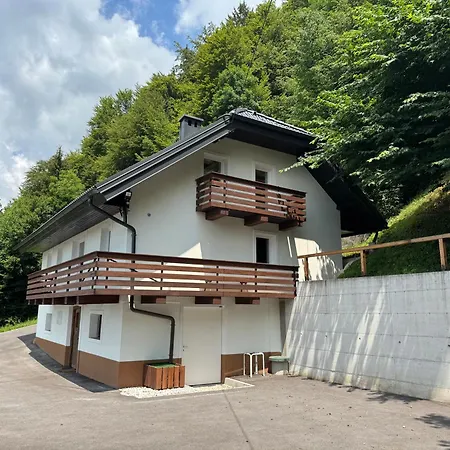 아파트 Apartma Pr'mejac